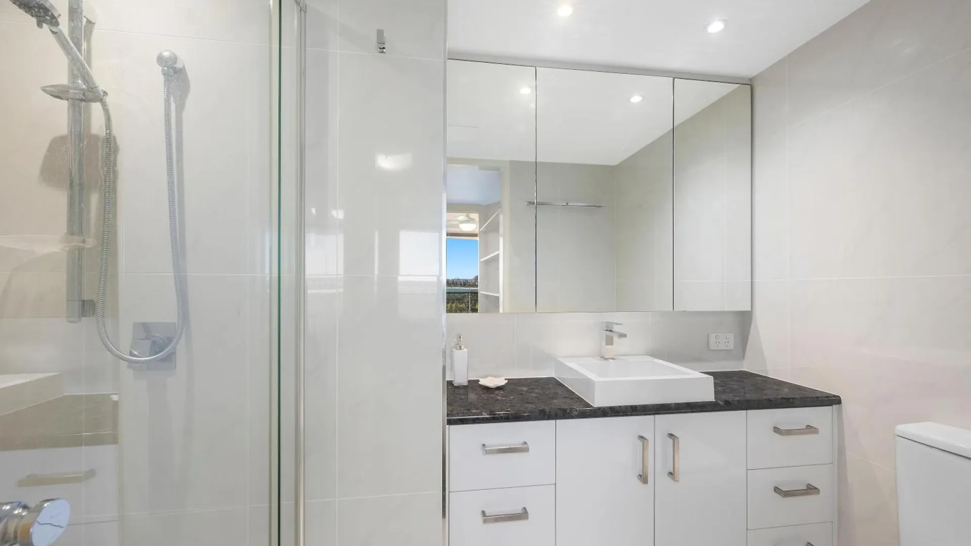 U3 10 Pac Apartment Buddina